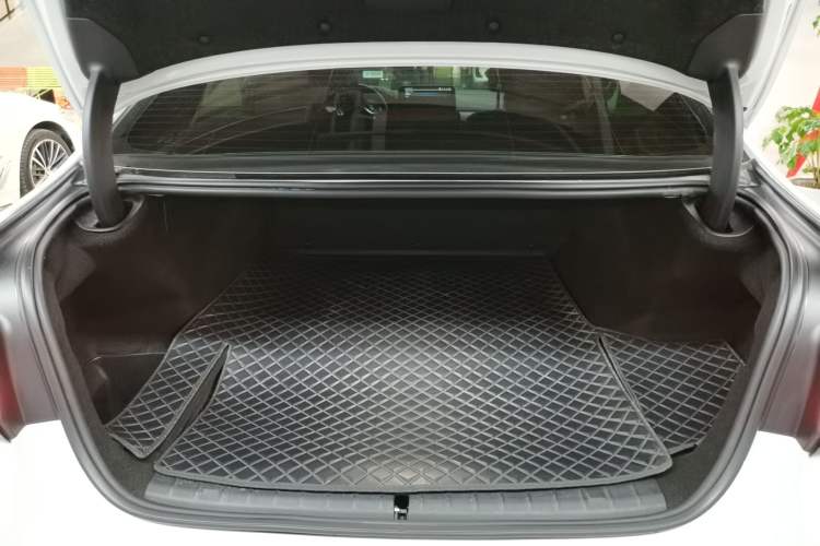 Used BMW 5 Series New Energy 2022 Second Facelift 535Le M Sport Package Trunk