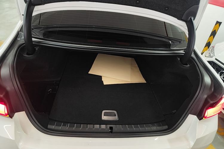 Used BMW 5 Series New Energy 2022 Second Facelift 535Le M Sport Package Trunk