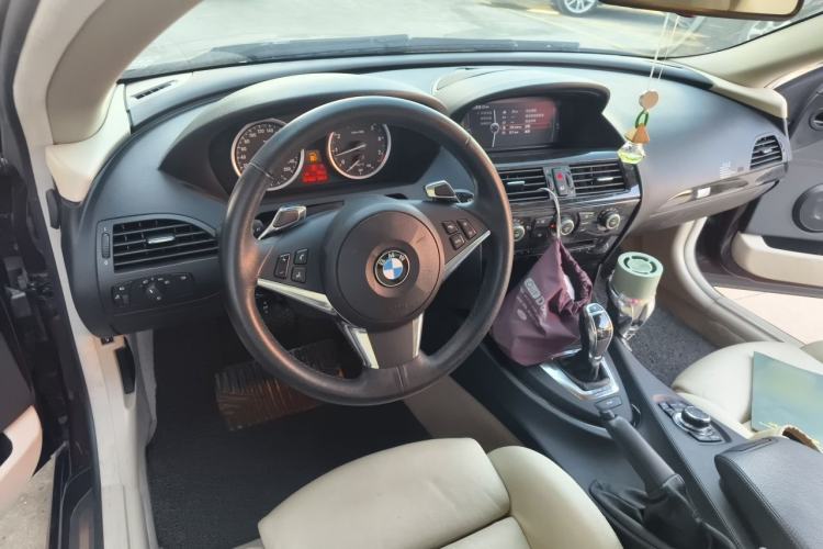 Used BMW 6 Series 2006 630i two-door coupe Center Console