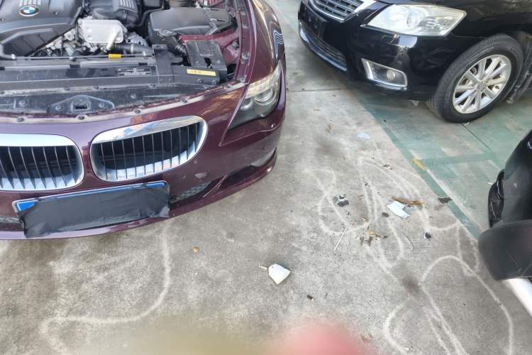 Used BMW 6 Series 2006 630i two-door coupe Engine Bay Left