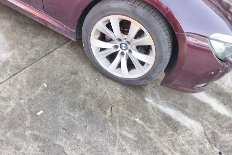 Used BMW 6 Series 2006 630i two-door coupe Right Front Wheel Hub