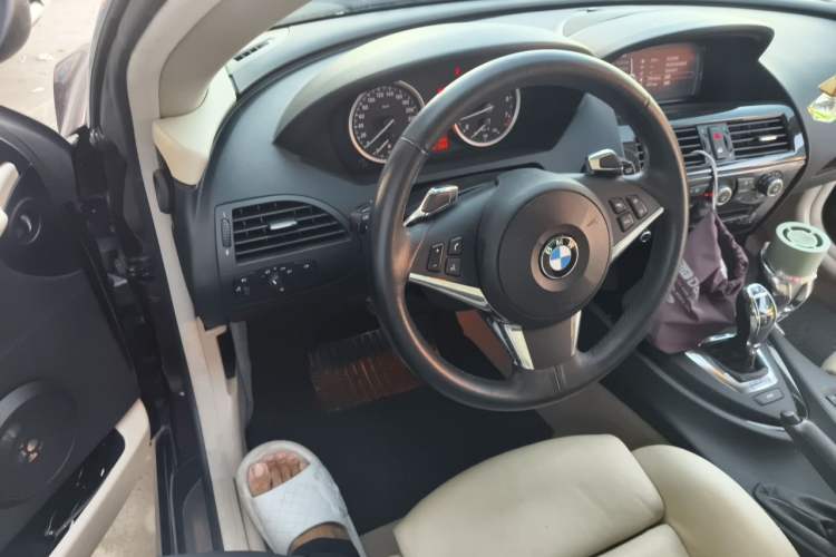 Used BMW 6 Series 2006 630i two-door coupe Steering Wheel