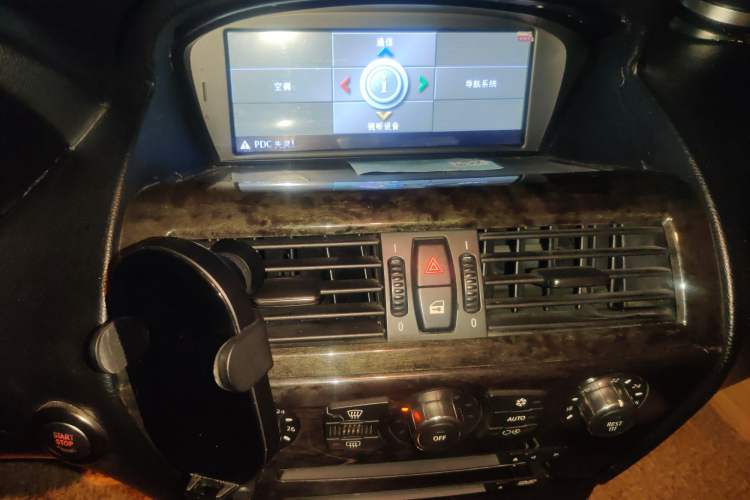 Used BMW 6 Series 2006 630i two-door coupe Audio And AC Panel