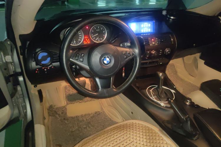 Used BMW 6 Series 2006 630i two-door coupe Center Console