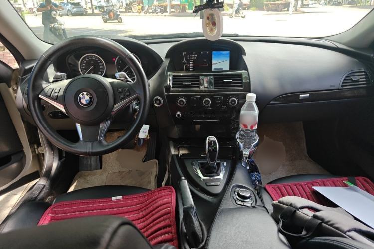 Used BMW 6 Series 2006 630i two-door coupe Center Console
