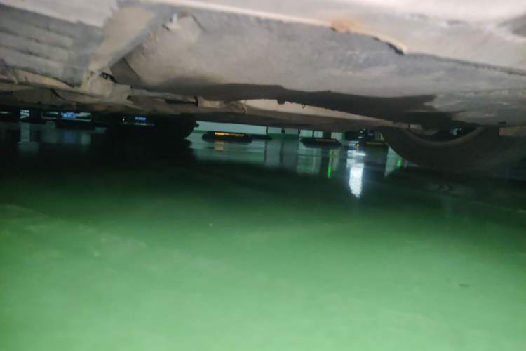 Used BMW 6 Series 2006 630i two-door coupe Chassis Front Right