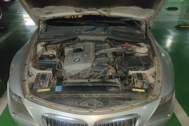 Used BMW 6 Series 2006 630i two-door coupe Engine Bay