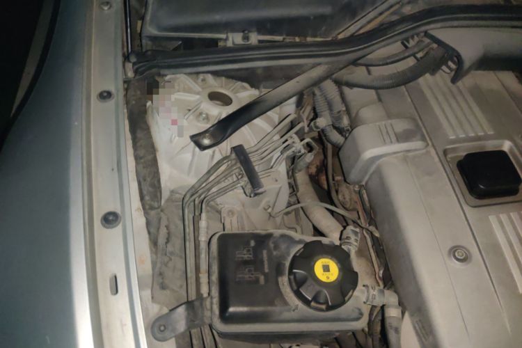 Used BMW 6 Series 2006 630i two-door coupe Engine Bay Right