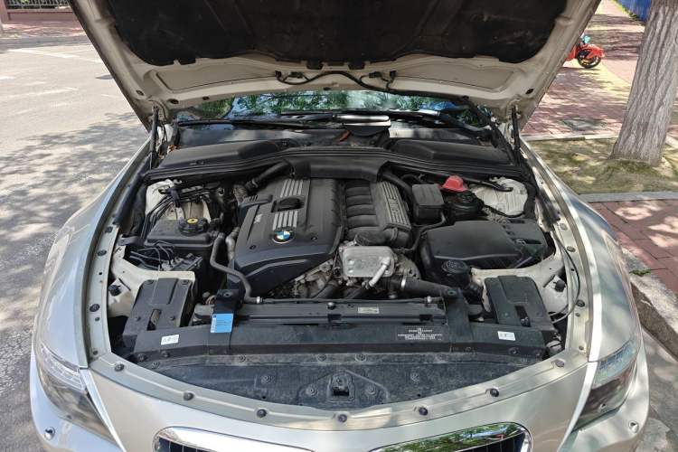 Used BMW 6 Series 2006 630i two-door coupe Engine Bay