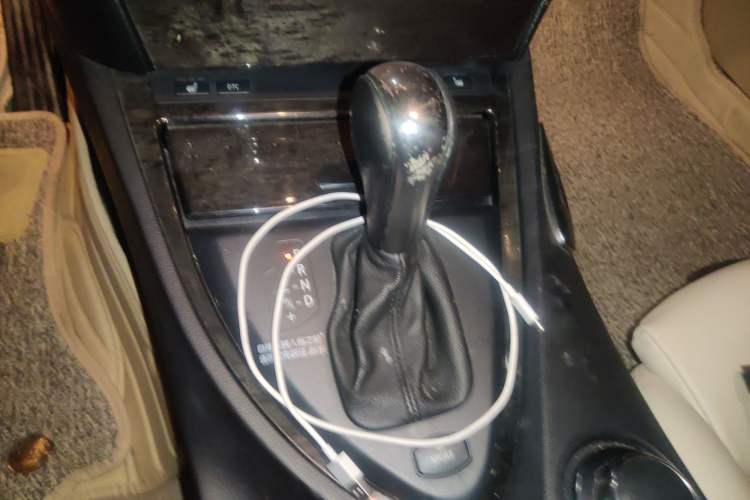 Used BMW 6 Series 2006 630i two-door coupe Gear Lever
