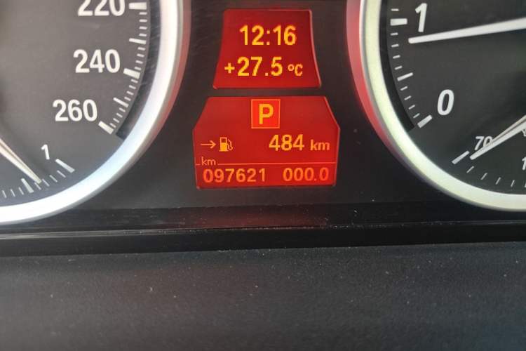 Used BMW 6 Series 2006 630i two-door coupe Odometer Close Up