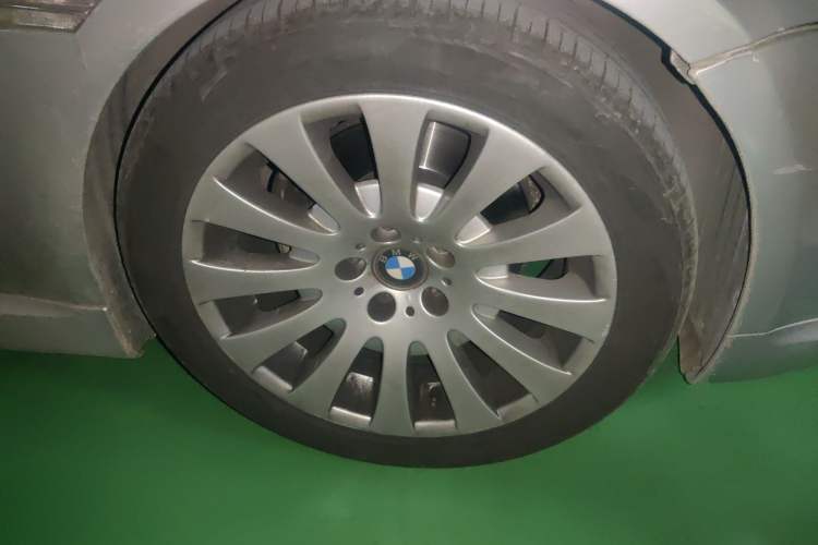 Used BMW 6 Series 2006 630i two-door coupe Right Front Wheel Hub