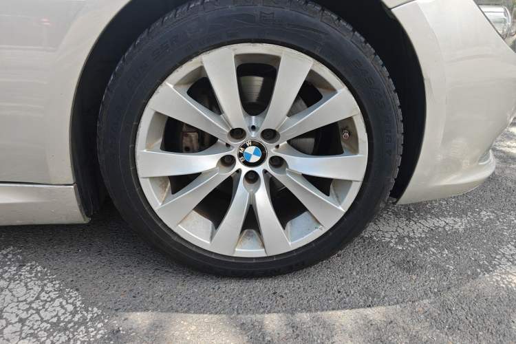 Used BMW 6 Series 2006 630i two-door coupe Right Front Wheel Hub