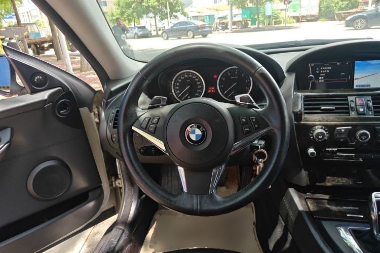 Used BMW 6 Series 2006 630i two-door coupe Steering Wheel