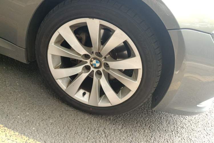Used BMW 6 Series 2007 630i Coupe Right Front Wheel Hub