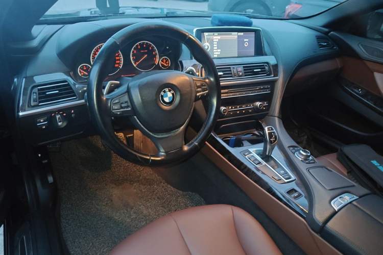 Used BMW 6 Series 2011 640i Convertible Coupe Center Console