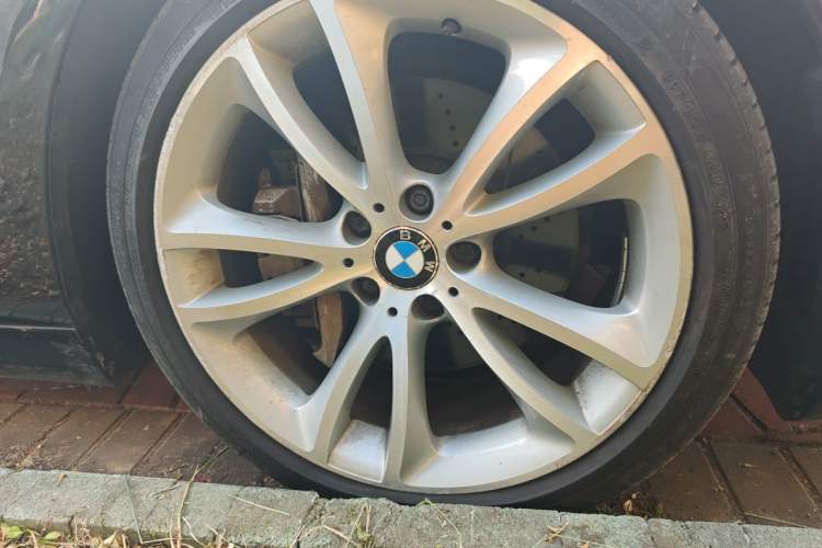 Used BMW 6 Series 2011 650i Convertible Coupe Right Front Wheel Hub