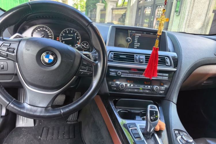Used BMW 6 Series 2011 640i Convertible Coupe Center Console