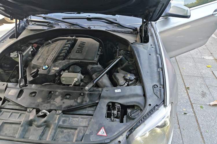 Used BMW 6 Series 2011 640i Convertible Coupe Engine Bay Left
