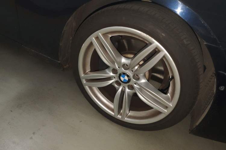 Used BMW 6 Series  Right Front Wheel Hub