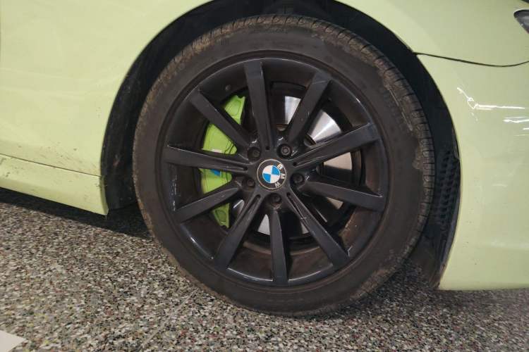 Used BMW 6 Series 2012 640i two-door coupe Right Front Wheel Hub