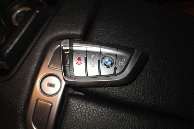 Used BMW 6 Series 2012 640i two-door coupe Vehicle Key