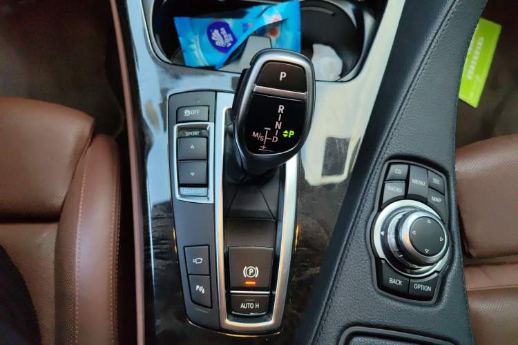 Used BMW 6 Series 2012 650i two-door coupe Gear Lever