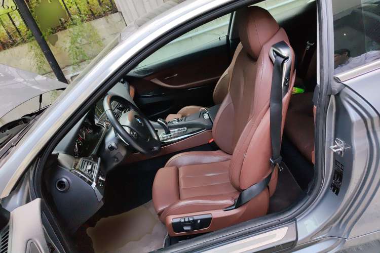 Used BMW 6 Series 2012 650i two-door coupe Left Front Seat