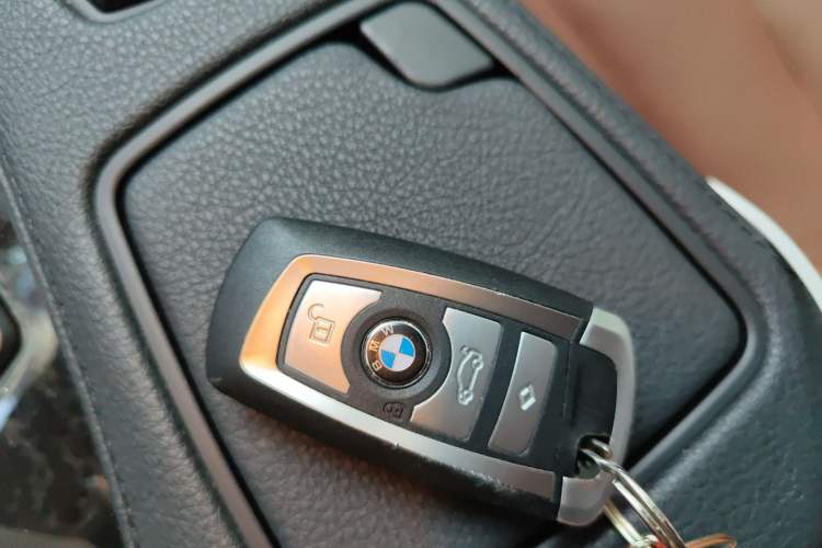 Used BMW 6 Series 2012 650i two-door coupe Vehicle Key