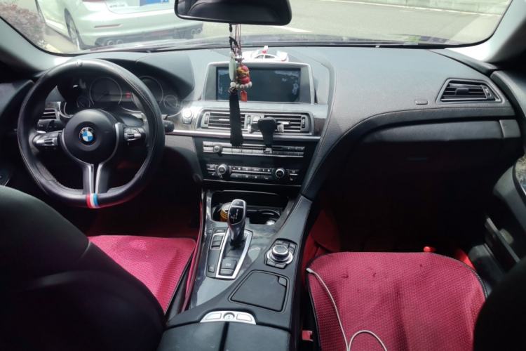 Used BMW 6 Series 2012 640i two-door coupe Center Console