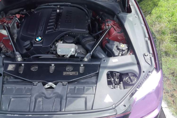Used BMW 6 Series 2012 640i two-door coupe Engine Bay Left