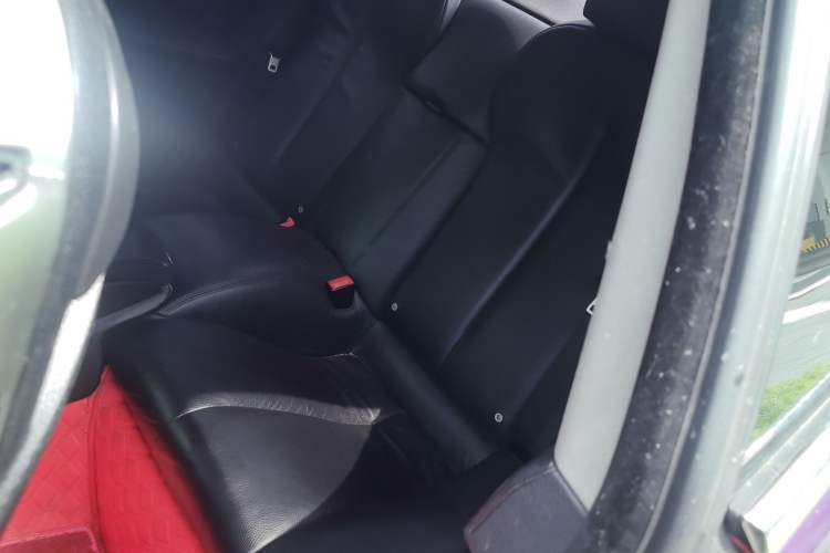 Used BMW 6 Series 2012 640i two-door coupe Left Rear Seat