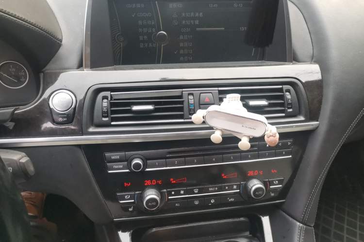 Used BMW 6 Series 2012 640i two-door coupe Audio And AC Panel