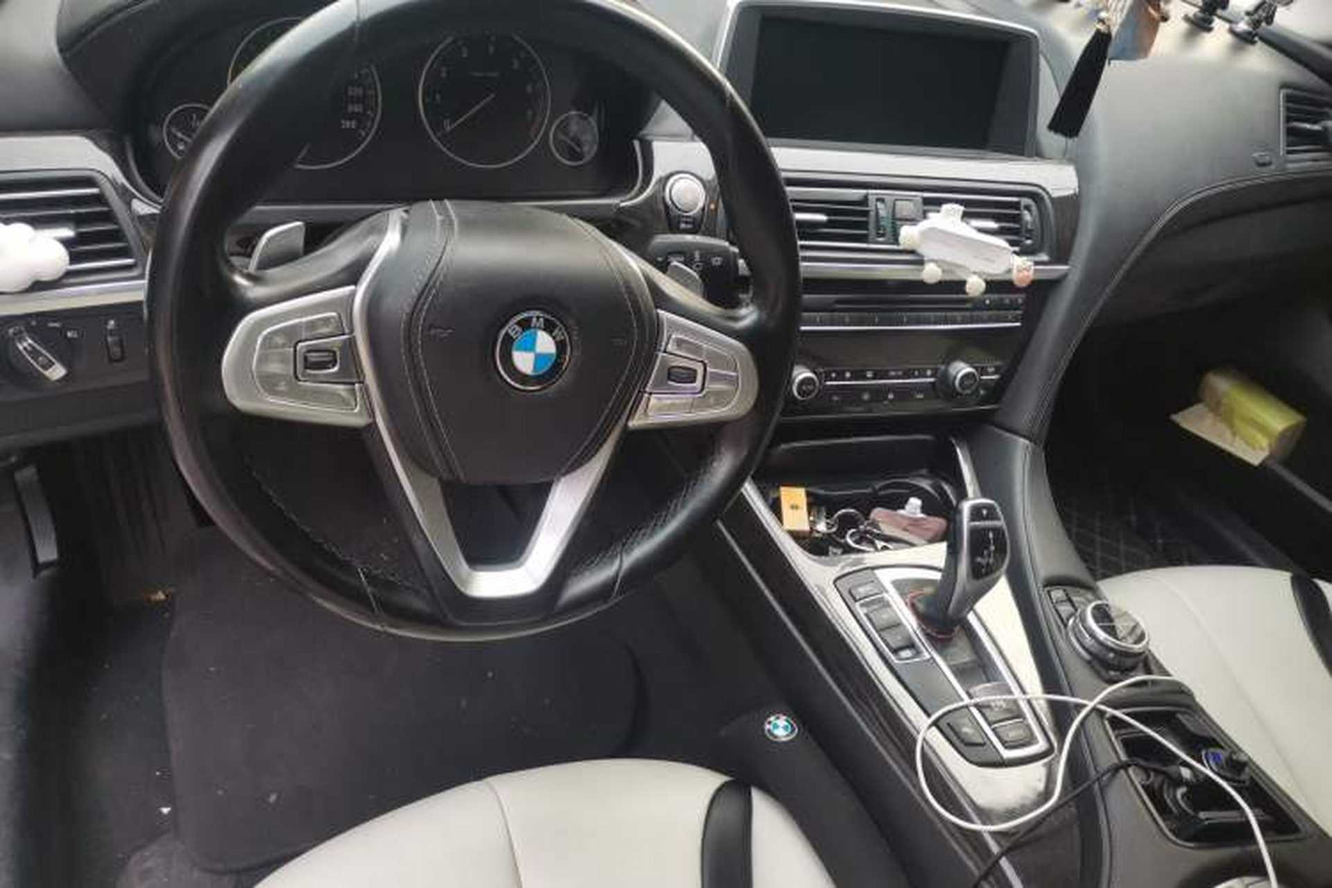Used BMW 6 Series 2012 640i two-door coupe Center Console