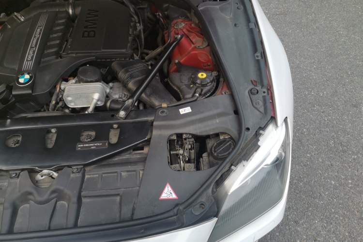 Used BMW 6 Series 2012 640i two-door coupe Engine Bay Left
