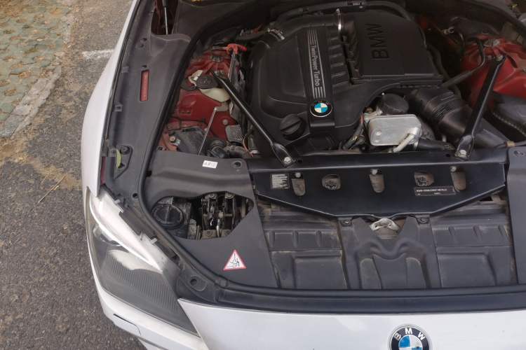 Used BMW 6 Series 2012 640i two-door coupe Engine Bay Right