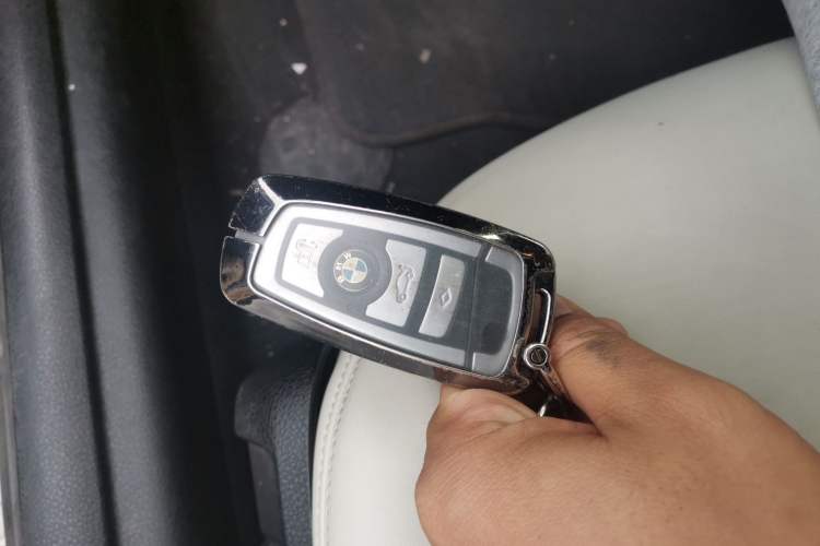 Used BMW 6 Series 2012 640i two-door coupe Vehicle Key