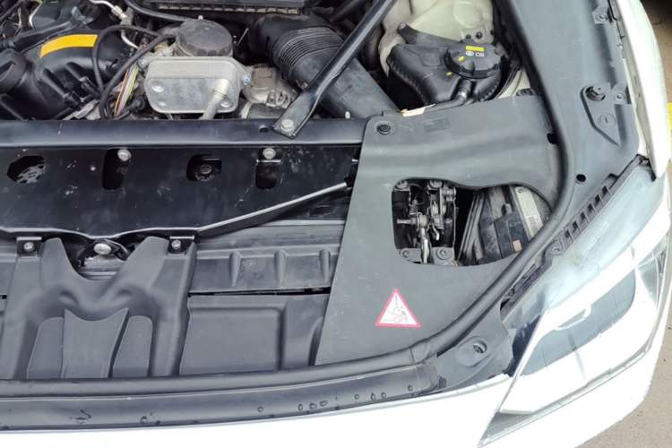 Used BMW 6 Series 2012 640i Gran Coupe Engine Bay Left