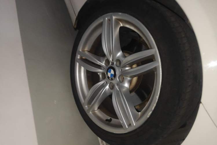 Used BMW 6 Series 2012 640i Gran Coupe Right Front Wheel Hub