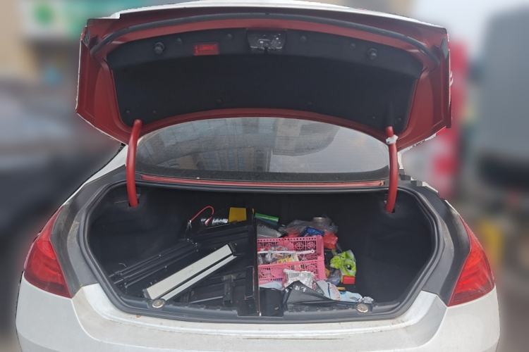Used BMW 6 Series 2012 640i two-door coupe Trunk