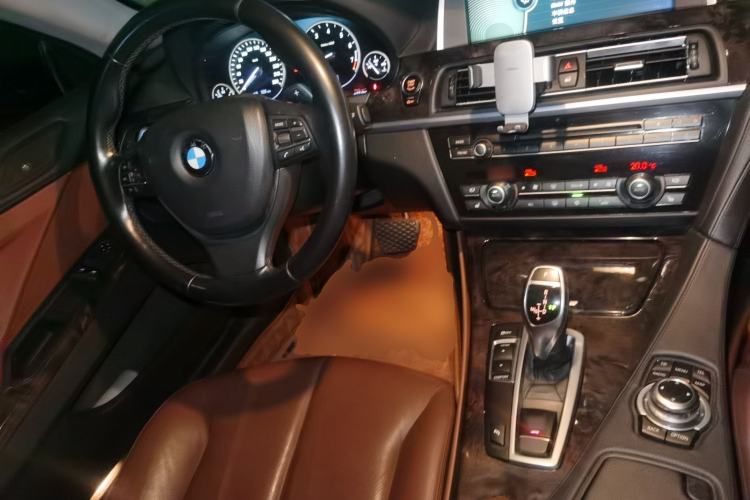 Used BMW 6 Series 2013 640i Coupe Center Console