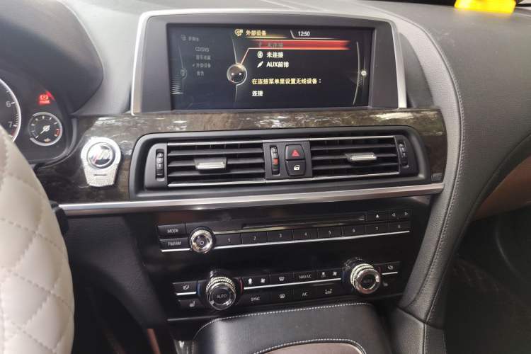 Used BMW 6 Series 2013 640i Coupe Audio And AC Panel