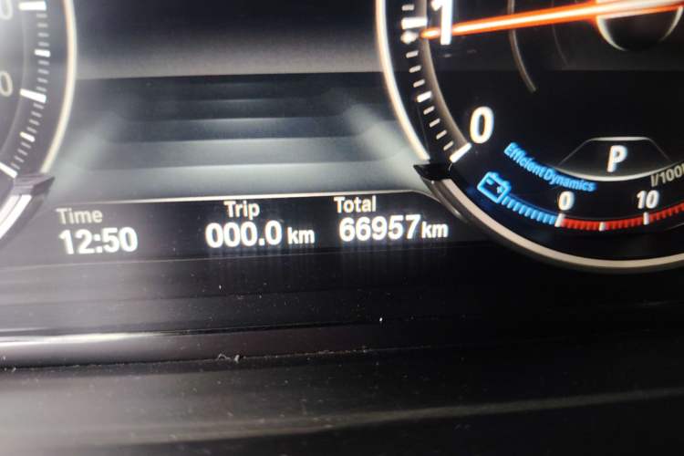 Used BMW 6 Series 2013 640i Coupe Odometer Close Up