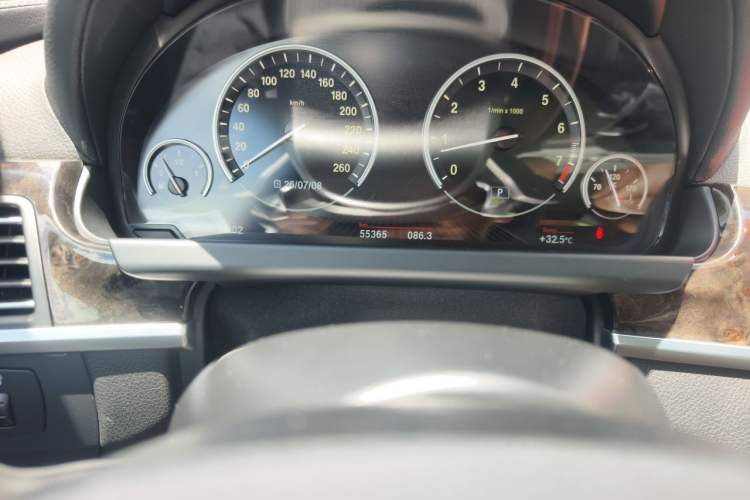 Used BMW 6 Series 2013 640i Coupe Odometer Close Up