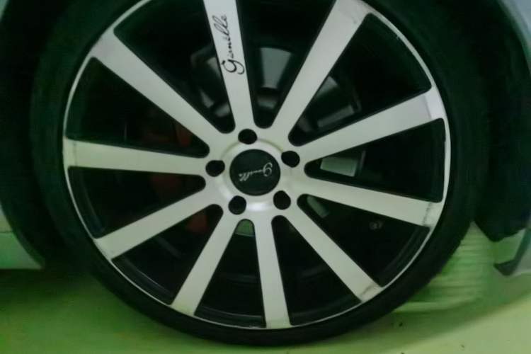 Used BMW 6 Series 2013 640i Coupe Right Front Wheel Hub