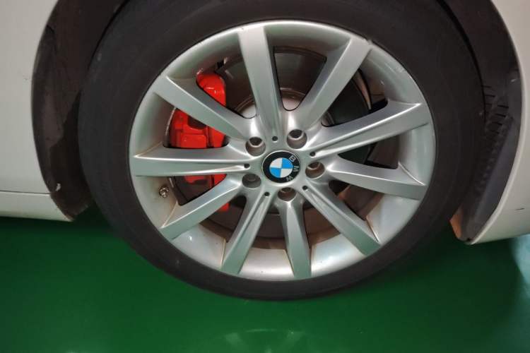 Used BMW 6 Series 2013 Facelift 640i Convertible Coupe Right Front Wheel Hub