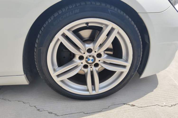 Used BMW 6 Series  Right Front Wheel Hub