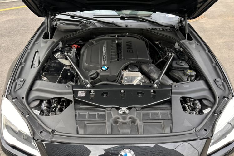 Used BMW 6 Series 2016 640i xDrive Convertible Coupé Engine Bay