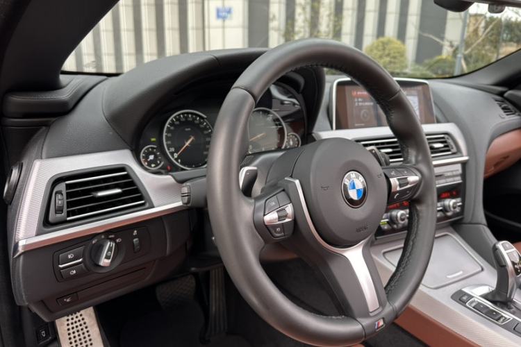 Used BMW 6 Series 2016 640i xDrive Convertible Coupé Interior 8