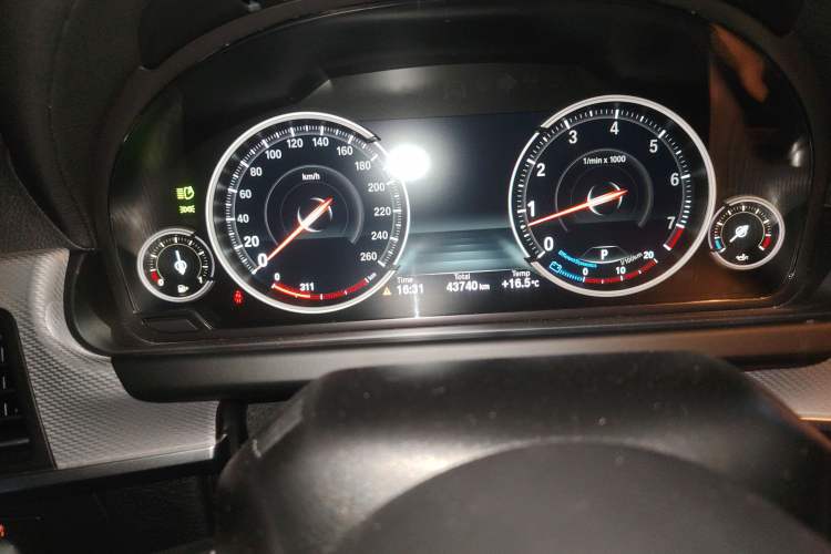 Used BMW 6 Series 2016 640i xDrive Convertible Coupé Odometer Close Up